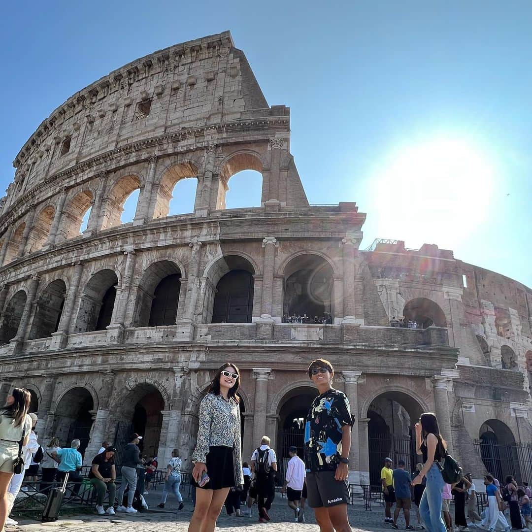 南萌華のインスタグラム：「妹がローマに遊びにきました🇮🇹 妹をガイドしながら改めて一緒にローマの素晴らしい街を歩けて楽しかった🤩 とにかくローマは天気が良くて最高です☀️ 皆さんもぜひローマに遊びにきて下さーい😋 ついでにローマ女子の試合を見るのもおすすめです💛❤️  #観光 #ローマ #asromafemminile」