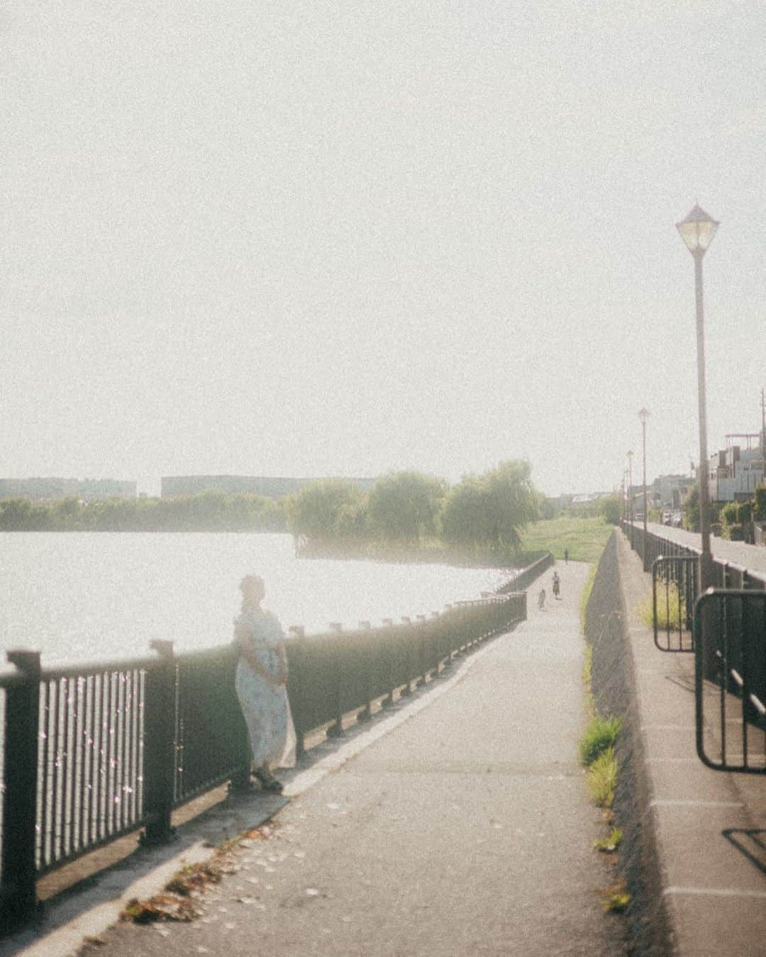 初美沙希さんのインスタグラム写真 - (初美沙希Instagram)「夏おわり☀️ エモい感じに撮影して頂きました！ 友達と友達カメラマンに 撮影お手伝いしてもらった🙆‍♀️  カメラマン📸 @o_suke_photo   #ポートレート #ポートレート撮影  #カメラマン #写真集」10月6日 0時25分 - saki_hatsumi823