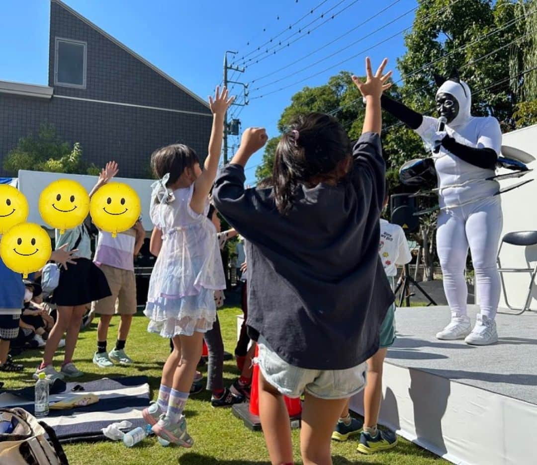 大納言光子さんのインスタグラム写真 - (大納言光子Instagram)「こないだの松本住宅公園でのネコ型配膳ロボット初営業楽しかったにゃー😽 おなごと細かすぎて伝わらないモノマネのネタやらせて頂き2ステージ最高に盛り上がりました！！！ ネコロボのシール子供達が喜んでくれて嬉しかった😻 松本城も観れたし、帰りに松本駅前にある蕎麦屋さんへ行き、セバスチャンの原田さんに人生初の胡桃そばと野沢菜おやきご馳走して頂き美味しさに感動しました😋👌 松本最高！！！都会と自然のミックス素敵過ぎました💕食べ物も人も優しくて絶対また来たい❣️ そして久しぶりの営業！お客様と触れ合えてとっても幸せでした🥰営業大好き❤お仕事是非お待ちしております😊👍  #土曜はこれダネッ #長野放送 #はっちゃん #松竹芸能 #大林ひょと子  #セバスチャン #大納言光子 #おなご #猫型配膳ロボット #ネコ型配膳ロボット  #ガスト #細かすぎて伝わらないモノマネ」10月6日 0時26分 - dinagonmitsuko