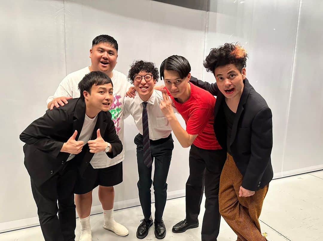 池田真一のインスタグラム：「ダブルアートの新ネタライブ！ 楽しかった！ 九条ジョー ドーナツピーナツ ありがとう！ お花もありがとう！ みんな愛してる！」