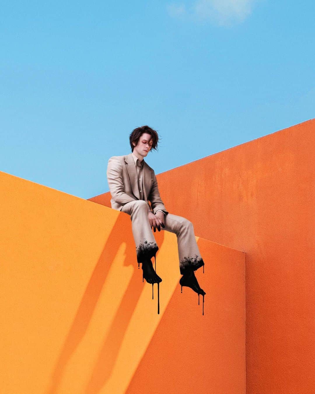 Kerrang!のインスタグラム：「I DON’T KNOW HOW BUT THEY FOUND ME – aka iDKHOW – announce highly-anticipated second album, GLOOM DIVISION, and release lead single WHAT LOVE? ✨  Link in bio 👆🏼」