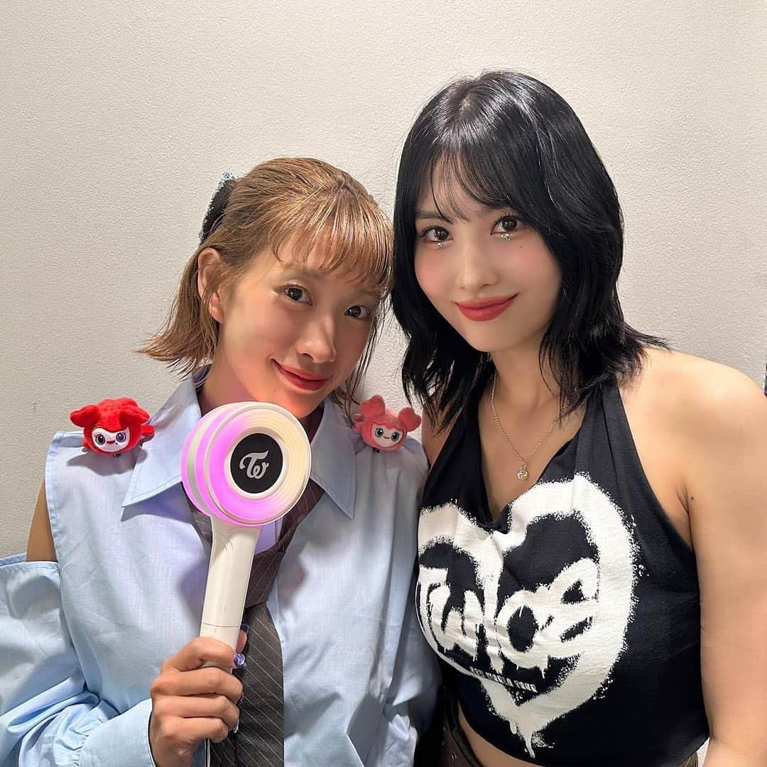 TWICEさんのインスタグラム写真 - (TWICEInstagram)「Momo with her sister  #TWICE #MOMO」10月6日 0時33分 - twicenews