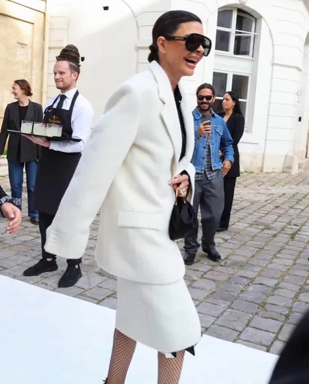 リサ・リナさんのインスタグラム写真 - (リサ・リナInstagram)「We’ll Always Have Paris 🇫🇷♥️ #pfw 2023 🪳」10月6日 0時46分 - lisarinna