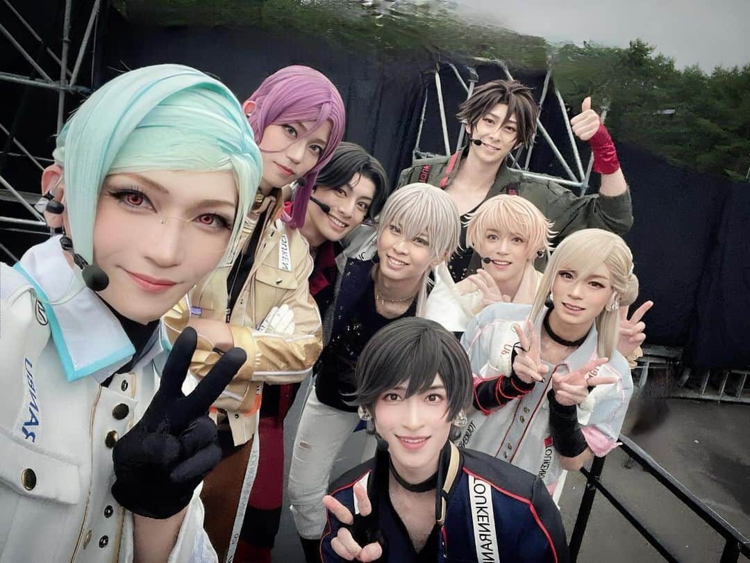 丘山晴己のインスタグラム：「Group pic selection part3❤️❤️✨‼️ このフロート組始まる前のワクワクは タマリマシェンでした‼️しかも毎回円陣してて声が漏れた時主も一緒に拍手してくれてうれちかった❤️ありがとうございます」