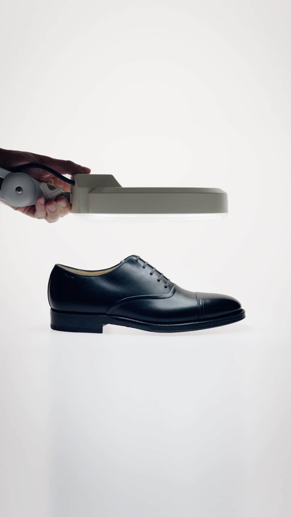 バリーのインスタグラム：「THE MAKING OF  The time it takes to carefully make a pair of Scribe shoes is around six hours, from start to finish. This process is still done by hand in Switzerland to this day. Artisans undertake up to five years of training in order to become experts in this technique.  #Bally」