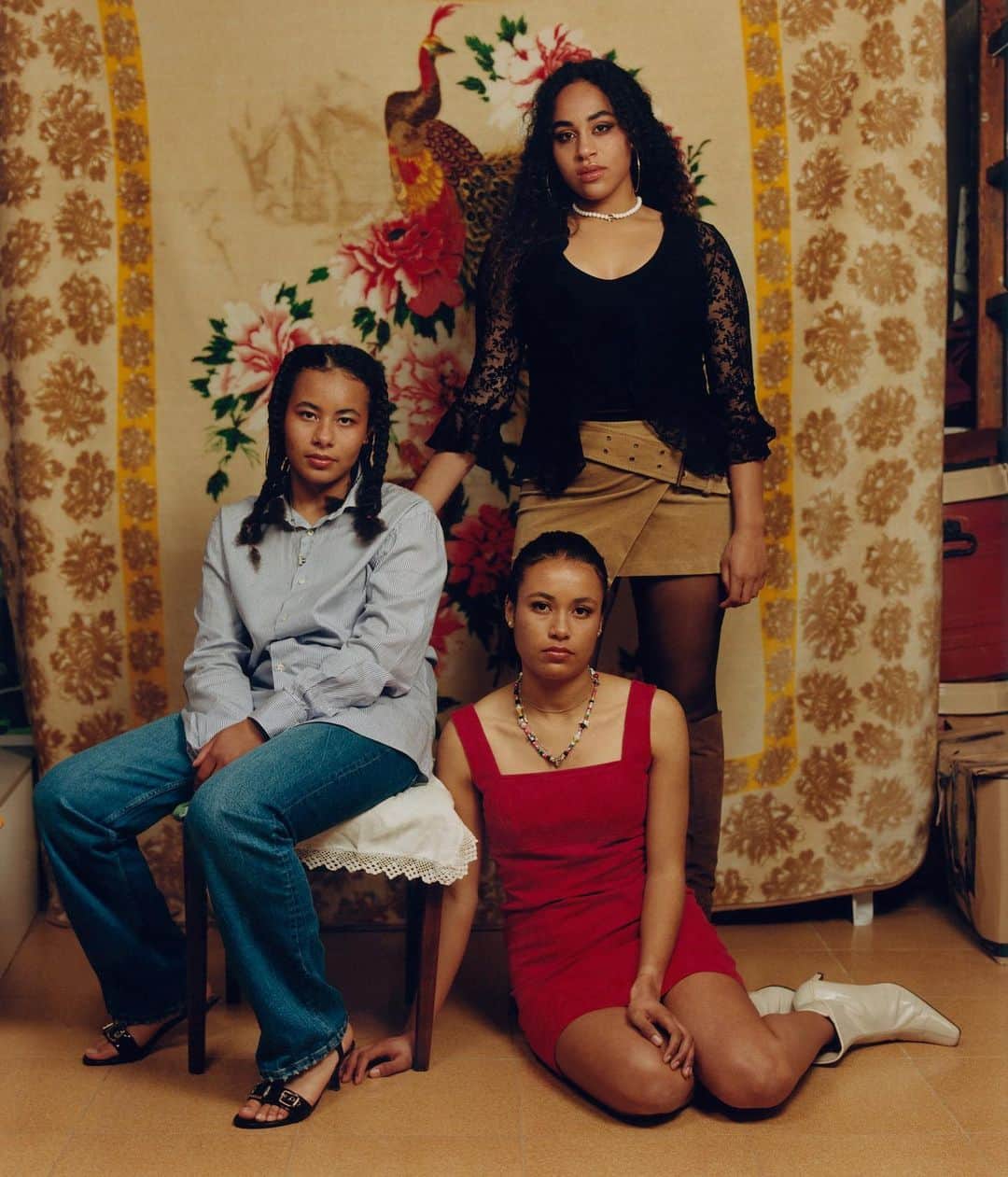 Vogue Españaのインスタグラム：「The second artist we are proud to present today is @jaragarciaazor, in collaboration with @luci_______,. Their work is featured in the exhibition “Spanish Women: A contemporary portrait of strength and beauty”, part of the 8th edition of the PhotoVogue Festival taking place in Milan from November 16th to 19th.  __  Las segundas artistas que nos enorgullece presentar hoy son @jaragarciaazor y su colaboradora @luci_______, de la exposición “La mujer española: un retrato contemporáneo de fuerza y belleza”, parte de la octava edición del Festival PhotoVogue que se llevará a cabo en Milán del 16 al 19 de noviembre. __  The "Francisco Lago Sisters" series reimagines traditional family portraiture into a contemporary, female-centered perspective. It explores collective identity and tradition in rural Spain, with Elena, Paula, and Irene recreating their family history. Celebrating sisterhood and family heritage, this project emphasizes individuality within a cohesive whole. Beauty is depicted as domestic and attainable, prioritizing agency and self-representation over the male gaze. The shoot takes place over a day, fostering collaboration in an intimate setting. Handmade drawings by their 6-year-old brother, Lucas, add a unique touch to the series.  Credits: Creative Direction & Photography: @jaragarciaazor Styling: @luci_______ Art Direction: @sandrasison Make-up: @rosamtrbls  Photo Assist: @alexgendro Art Assist: @method.2my.madness」