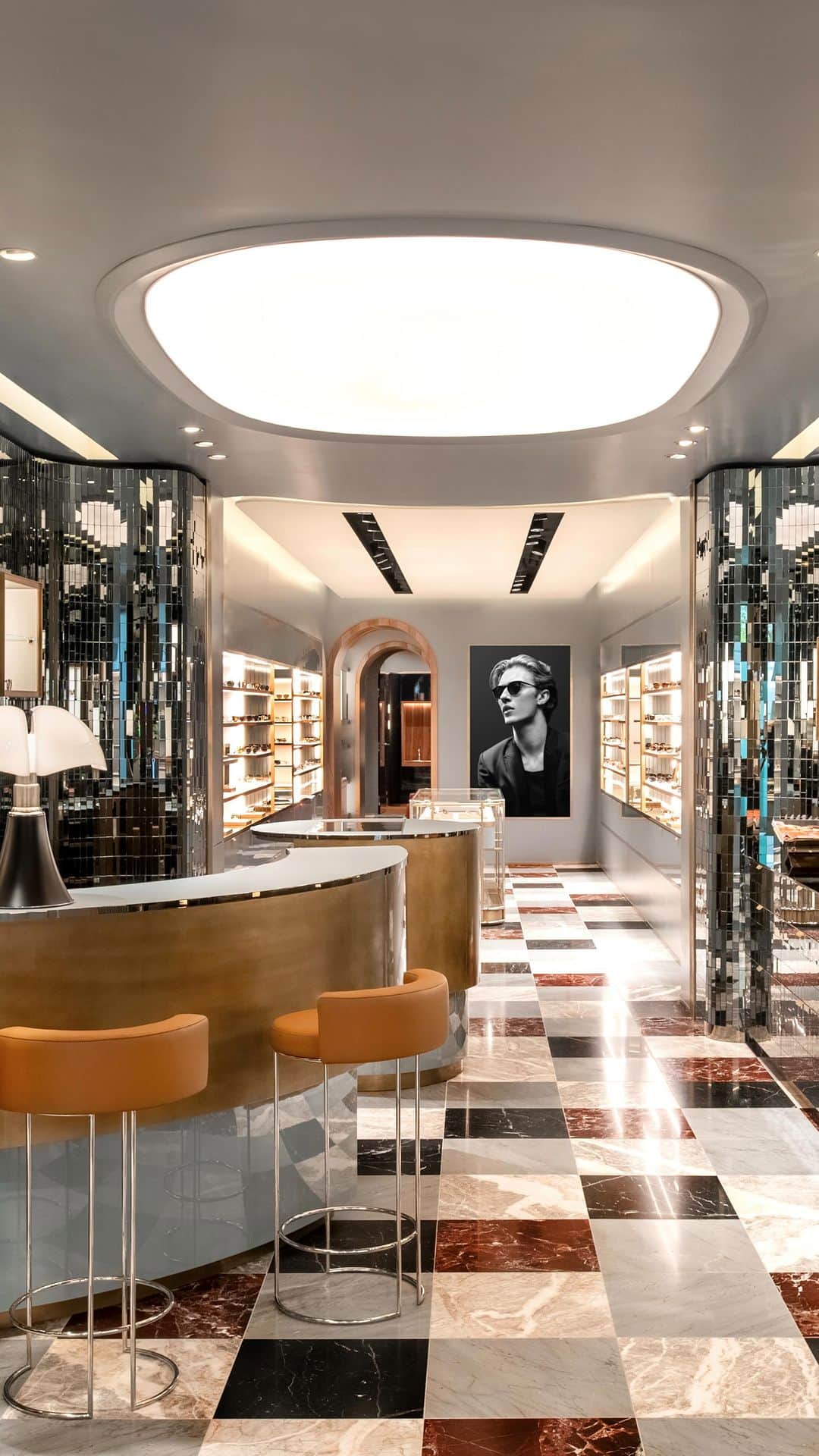 オリバーピープルズのインスタグラム：「A stylish renovation that reflects the distinct design culture of Madrid. Characterized by sinuous lines and decorative tiles, the Madrid boutique draws inspiration from local Organic Brutalist buildings. Discover the refreshed boutique at Calle Serrano 46, 28001, Madrid.」