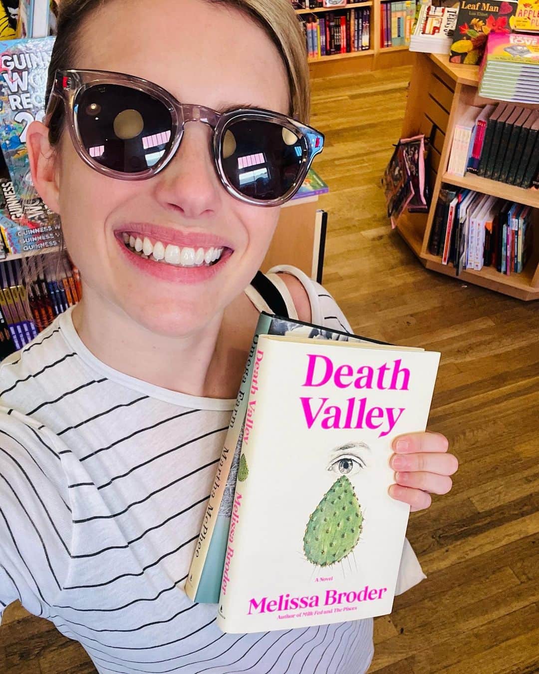 エマ・ロバーツのインスタグラム：「my latest @bookhampton haul featuring our @belletrist book of the month #deathvalley by our favorite @realmelissabroder 🌵 💓 also beyond excited for #omegafarm by @martha.mcphee 💙 amazing excerpt in this months @voguemagazine 👑」