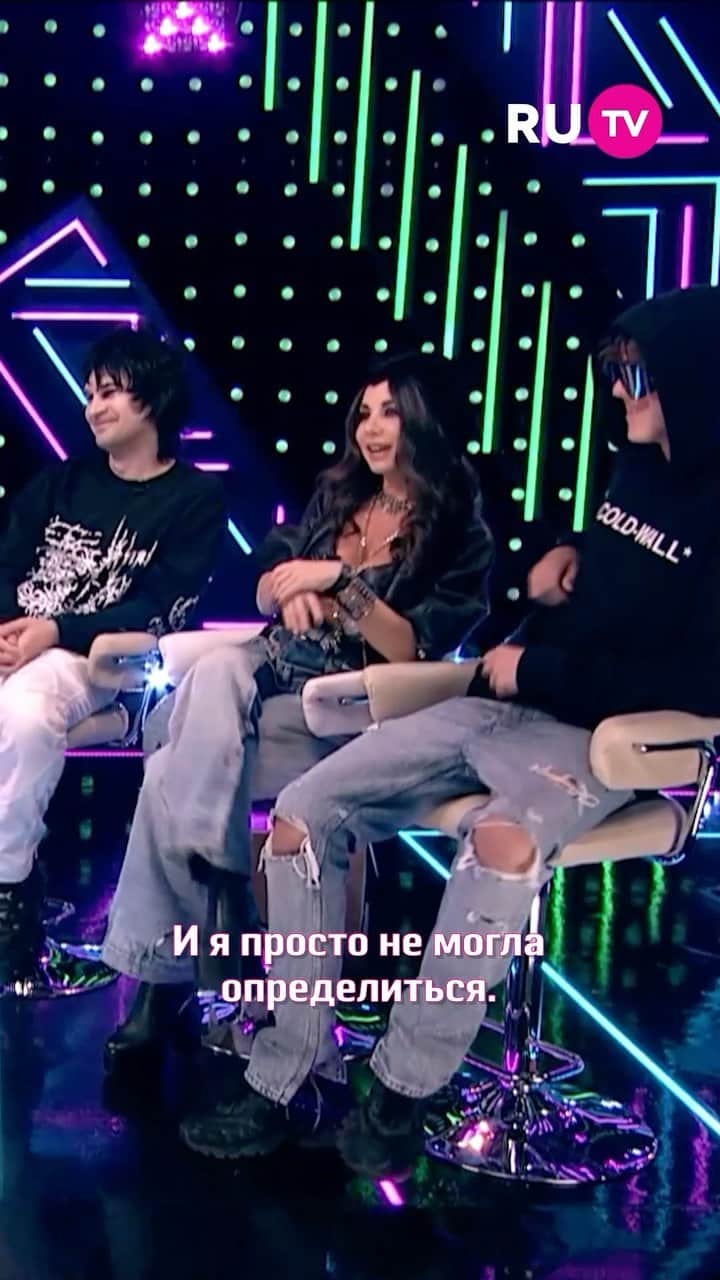 RU.TVのインスタグラム：「Анна Плетнёва про молодых мальчиков или как появилась новая версия песни «Плохая девочка» 😱  А какой вариант песни больше нравится тебе? Пиши в комментариях!  #rutv #рутв #винтаж #травма #skidri #аннаплетнёва」