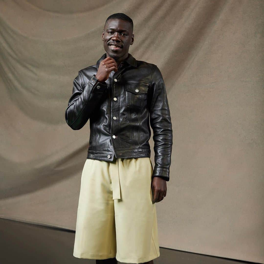 Nike Sportswearさんのインスタグラム写真 - (Nike SportswearInstagram)「Seems like everywhere you look, rap heads are calling Foggie Raw (@foggieraw) — the P.G. County MC with the vibrant raps and eye-catching music videos – next  up.  But before the blogs and major mags were crowning Foggie the Next Big Thing, it was his HBCU Bowie State that inspired him to take rap seriously. And Bowie State, he says, that keeps him motivated: “I just want everybody to be proud of me. Especially the kids at Bowie.”	  Make it at an HBCU… make it anywhere.  Learn Foggie’s story and check out this year’s new Yardrunners merch. Only in the NIKE App.」10月6日 1時12分 - nikesportswear