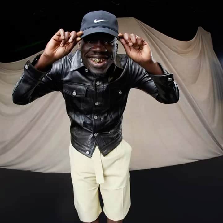 Nike Sportswearのインスタグラム：「Seems like everywhere you look, rap heads are calling Foggie Raw (@foggieraw) — the P.G. County MC with the vibrant raps and eye-catching music videos – next  up.  But before the blogs and major mags were crowning Foggie the Next Big Thing, it was his HBCU Bowie State that inspired him to take rap seriously. And Bowie State, he says, that keeps him motivated: “I just want everybody to be proud of me. Especially the kids at Bowie.”	  Make it at an HBCU… make it anywhere.  Learn Foggie’s story and check out this year’s new Yardrunners merch. Only in the NIKE App.」