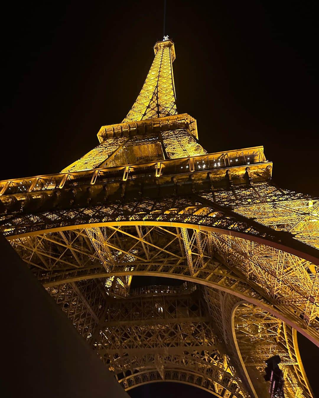 クリス・ジェンナーさんのインスタグラム写真 - (クリス・ジェンナーInstagram)「What a dream to be celebrating with @kendalljenner and @Loreal under the Eiffel Tower!!! Congratulations Kenny on being the new face of L’Oreal!! We had so much fun with your new L’Oreal family and are so excited for you because #youreworthit!! @coreygamble ♥️ Wearing head to toe @chanelofficial」10月6日 1時14分 - krisjenner