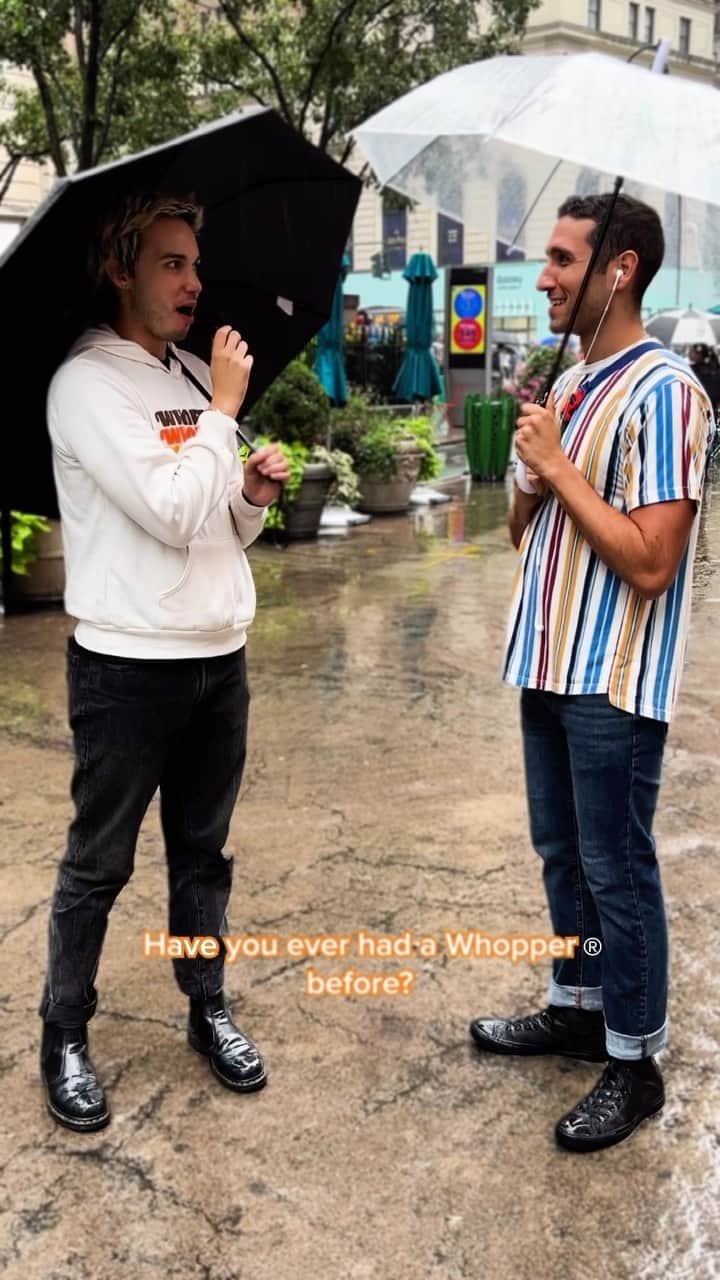 のインスタグラム：「gimme a ❤️ if you’ve never had a Whopper and a 🧡 if you’re a seasoned Whopper professional」