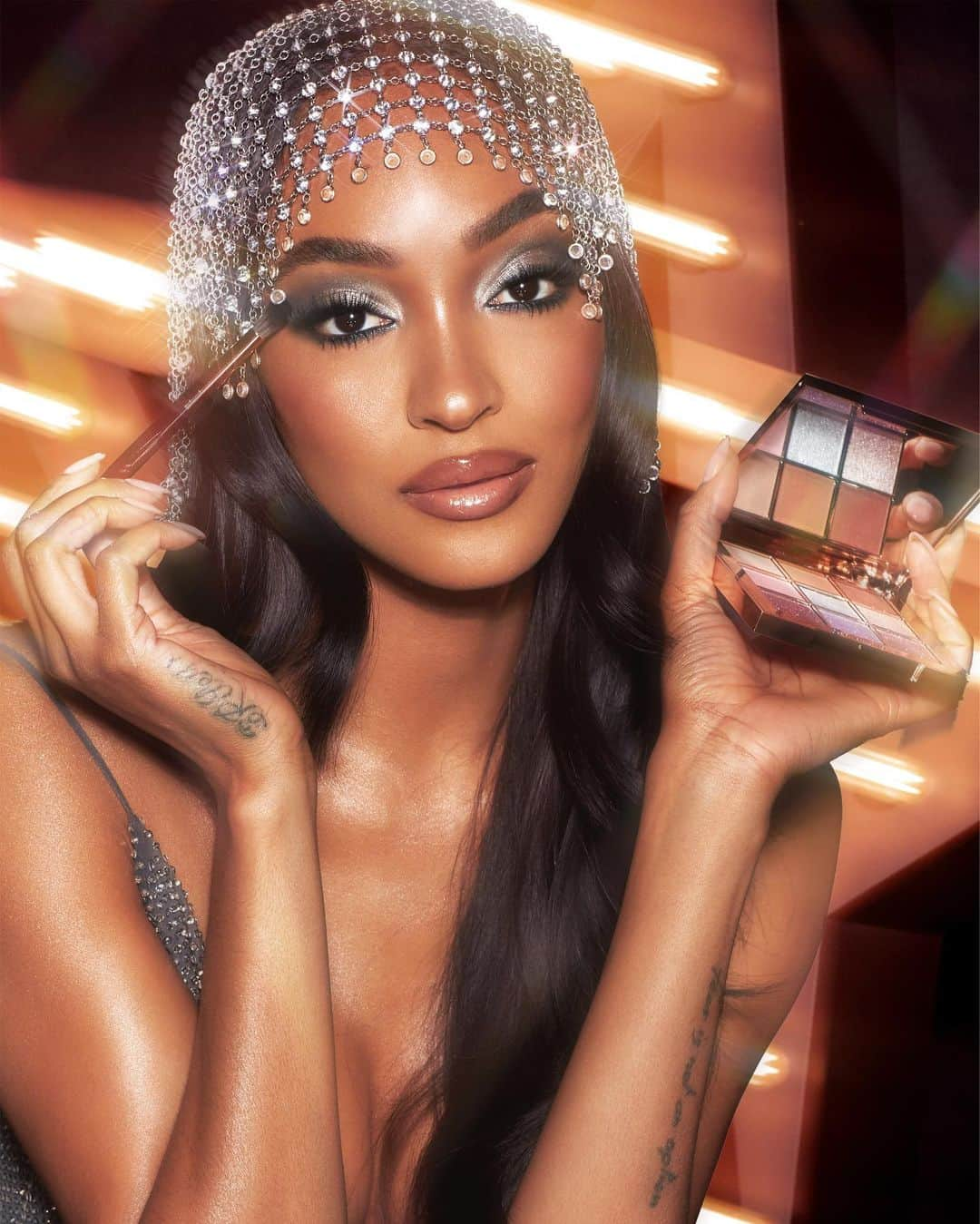 ジョーダン・ダンさんのインスタグラム写真 - (ジョーダン・ダンInstagram)「🪩💫✨Step behind these scenes with me into Club Magic 🪩💫✨ @charlottetilbury x @ejaf helping to end AIDS forever 💫🪩 #CharlotteTilbury #CharlotteTilburyHoliday #StepIntoMagic」10月6日 1時18分 - jourdandunn