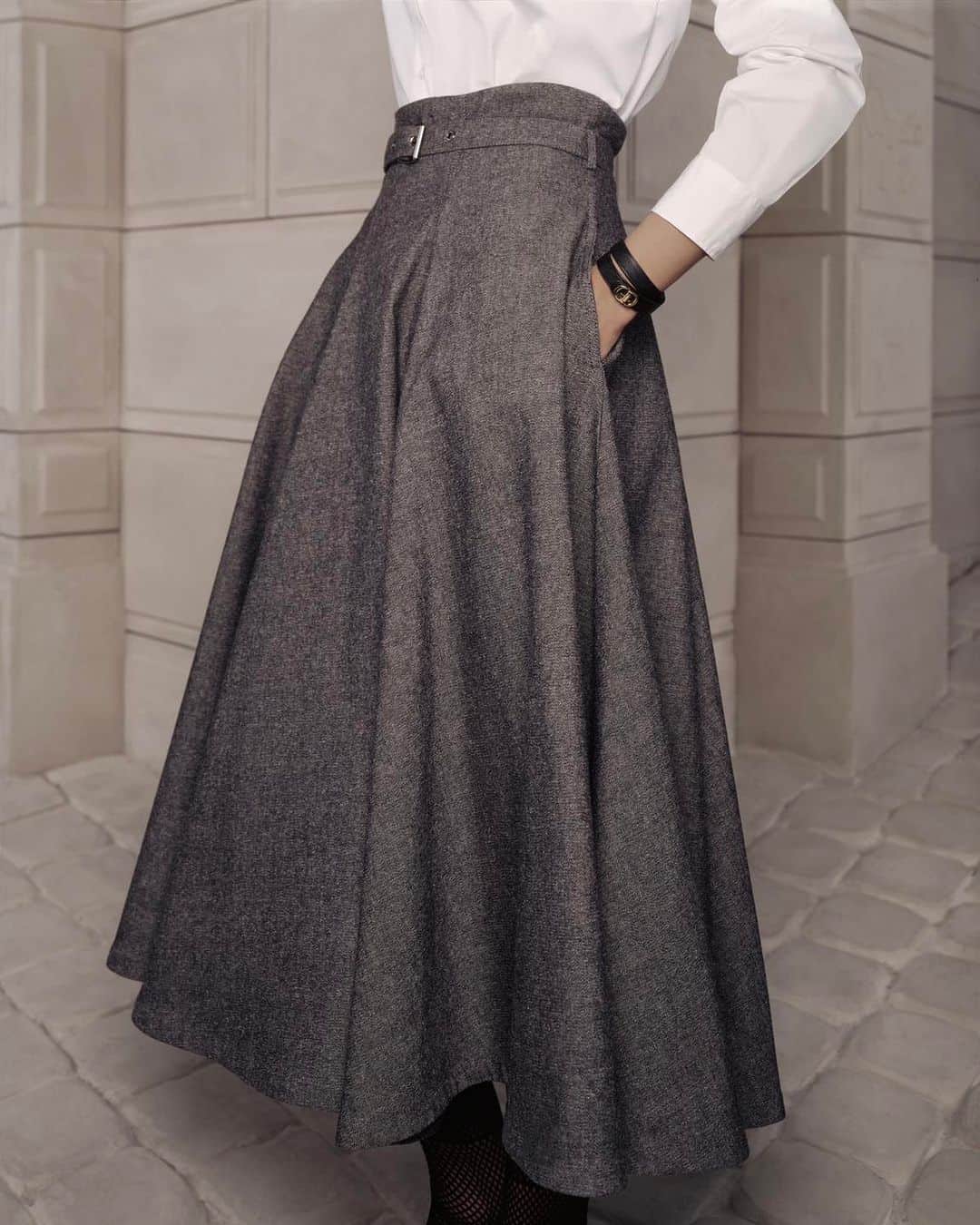 クリスチャンディオールさんのインスタグラム写真 - (クリスチャンディオールInstagram)「Explore the craftsmanship revealed in the latest designs by @MariaGraziaChiuri, skillfully incorporating an array of noble fabrics, from soft wool and silk to comfortable cotton, delicate lace, and the timeless durability of denim. These diverse materials come together in a symphony of rich colors, culminating in the #Dior30Montaigne collection. As a nod to Monsieur Dior's beloved gray, this hue is perfectly complemented by the #DiorCaro bag, expertly crafted from supple black leather contoured with distinct quilted-effect Macrocannage stitching. © @BrigitteNiedermairStudio」10月6日 1時21分 - dior