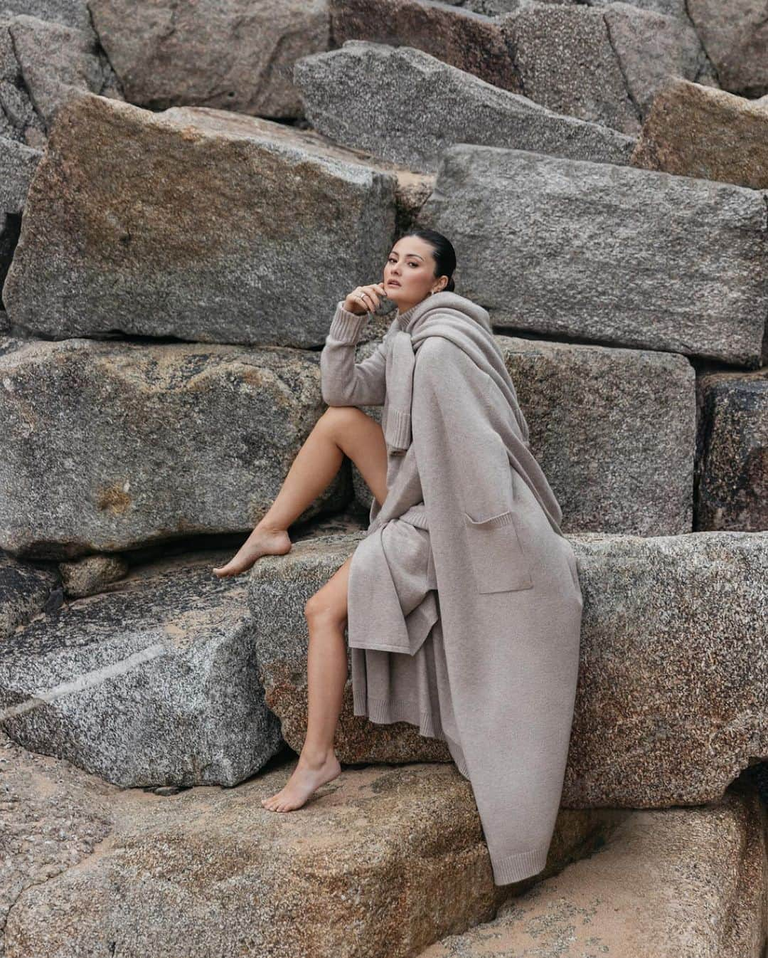 ペオニー・リムさんのインスタグラム写真 - (ペオニー・リムInstagram)「@npealcashmere by Peony Lim I’m thrilled to share my first cashmere collection. A curated collection of 9 pieces of modern knitwear. Made from the finest cashmere, cut to create the most flattering silhouettes. Designed with women's lives and bodies at the heart, this exclusive collaboration is my vision of effortless dressing.  Launching 6th October 2023 #npealbypeonylim  AD」10月6日 1時25分 - peonylim