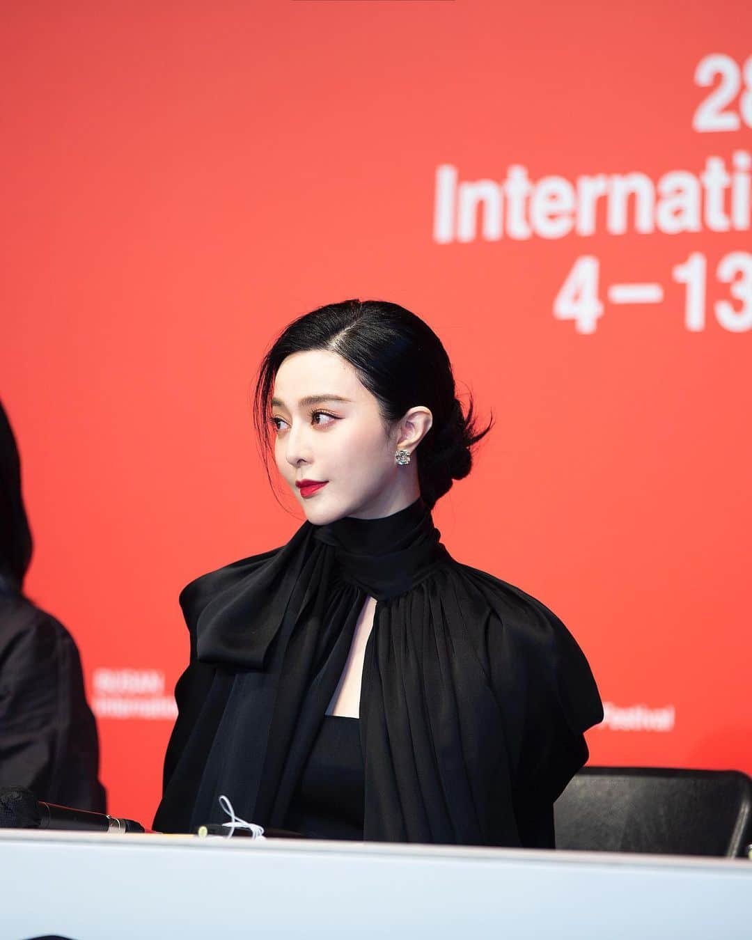 ファン・ビンビンさんのインスタグラム写真 - (ファン・ビンビンInstagram)「Press conference for my film - Green Night at #BIFF2023.  Photography: @gettyimages (Han Myung-Gu), @jjstudio_aeun, @karro_hu  Photo retouch: @yuanyizhang」10月6日 1時27分 - bingbing_fan