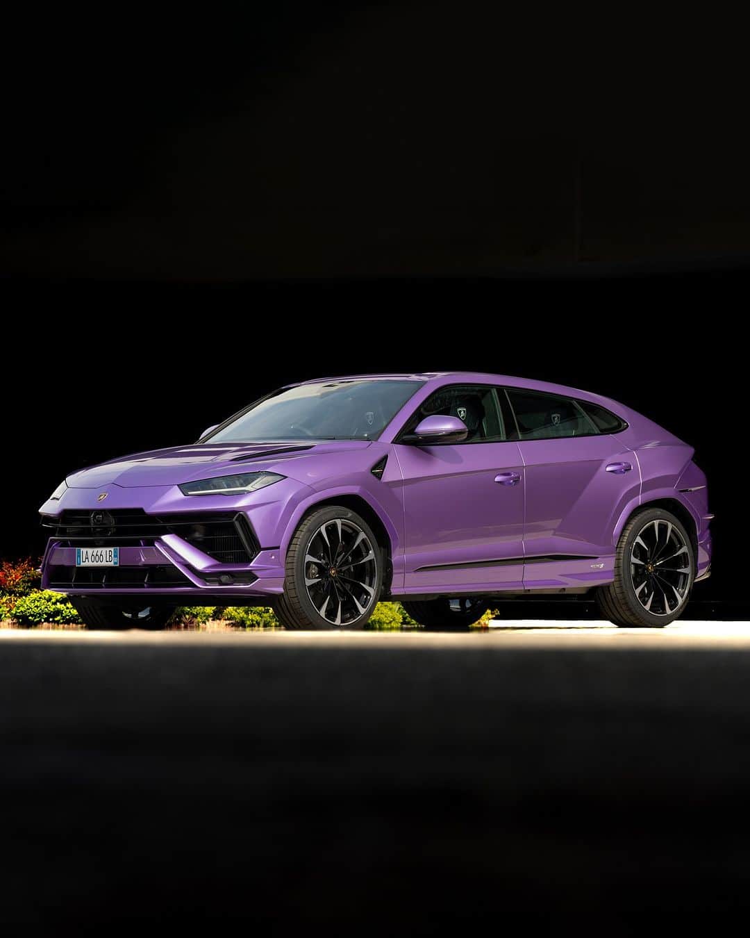 ランボルギーニのインスタグラム：「A customizable piece of art. Meet Urus S in its Viola Spirit version, one of our latest creations.  Thanks to our Ad Personam program, we made this Super SUV as unique and vibrant as possible in our Viola Spirit tint.  Our Ad Personam program and Lamborghini Paintshop strive every day to improve customization by constantly creating new colors and tailor-made customizations, making our Super Sports Cars true pieces of art.  #Lamborghini #UrusS #ForBarRaisersOnly #AdPersonam __ Urus S: fuel consumption combined: 14,1 l/100km (WLTP); CO2-emissions combined: 320 g/km (WLTP)」