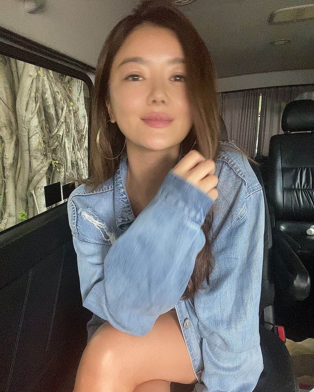 遠海まりこのインスタグラム：「秋が深まってきて2023年も残り... なんてことを考える季節になってきました。 最後まで駆け抜けて、今年も頑張ったって思えるように過ごします。」