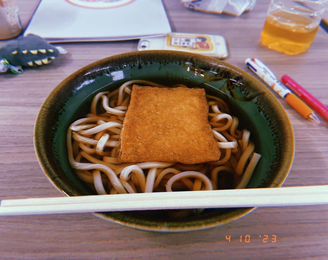 冨田有紀のインスタグラム：「大久保先生と朝うどん！朝6時！🐓」