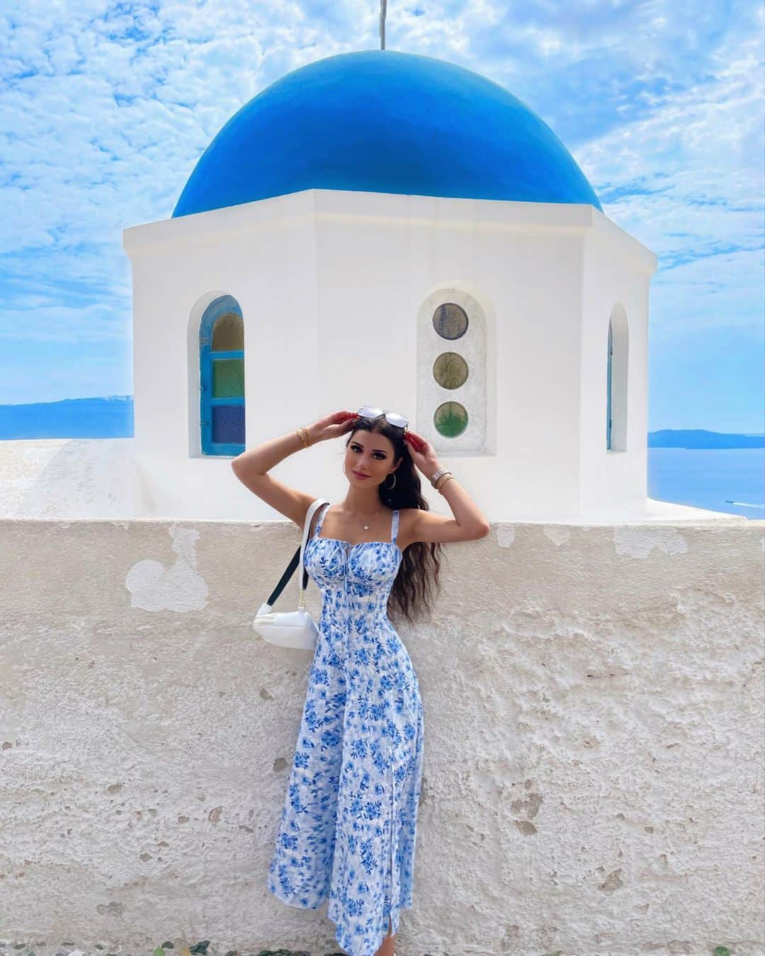 Keilah Kangのインスタグラム：「Santorini is truly breathtaking. 🤍🩵」