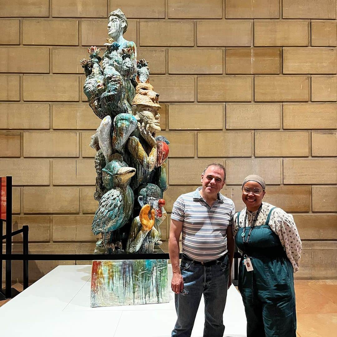 のインスタグラム：「@juergenthebread of @britishbakeoff stepped out of the bakers tent and into the PMA this morning!  Our Assist. Manager of Member Engagement, Priscilla led him on a sweet tour of our collection. #philamuseum #greatbritishbakingshow #greatbritishbakeoff #netflix @netflix #gbbo」