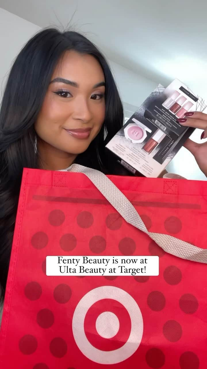 Target Styleのインスタグラム：「UNWRAPPING THE #FENTYSNACKZ 👀🍬 @jenikkafn serves #FentyFace using the @fentybeauty Fam Faves Set ($38), Mini #ProFiltrFoundation ($18), and #GlossBomb Trio ($36)!  Secure your mini bag-friendly #FentySnackz, NOW in the #UltaBeautyatTarget section. 💅✨ @UltaBeauty」