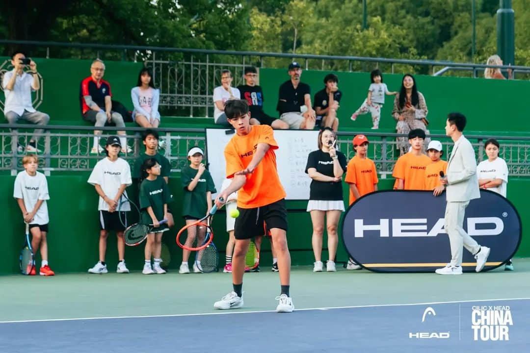 マリン・チリッチさんのインスタグラム写真 - (マリン・チリッチInstagram)「Great hitting session with some future tennis stars at Shanghai Racquet Club 🌟🎾😎⠀ .⠀ .⠀ #teamHead @headtennis_official @headsportswear #tennis #futurechampions #reachforyoursky」10月6日 2時08分 - marincilic