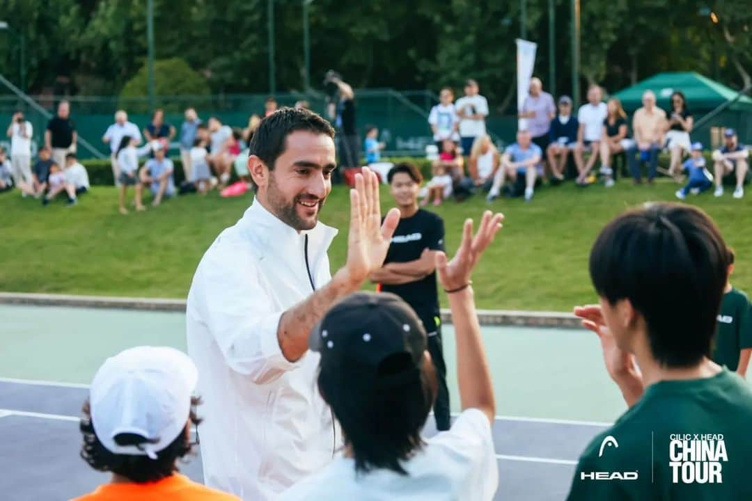 マリン・チリッチさんのインスタグラム写真 - (マリン・チリッチInstagram)「Great hitting session with some future tennis stars at Shanghai Racquet Club 🌟🎾😎⠀ .⠀ .⠀ #teamHead @headtennis_official @headsportswear #tennis #futurechampions #reachforyoursky」10月6日 2時08分 - marincilic