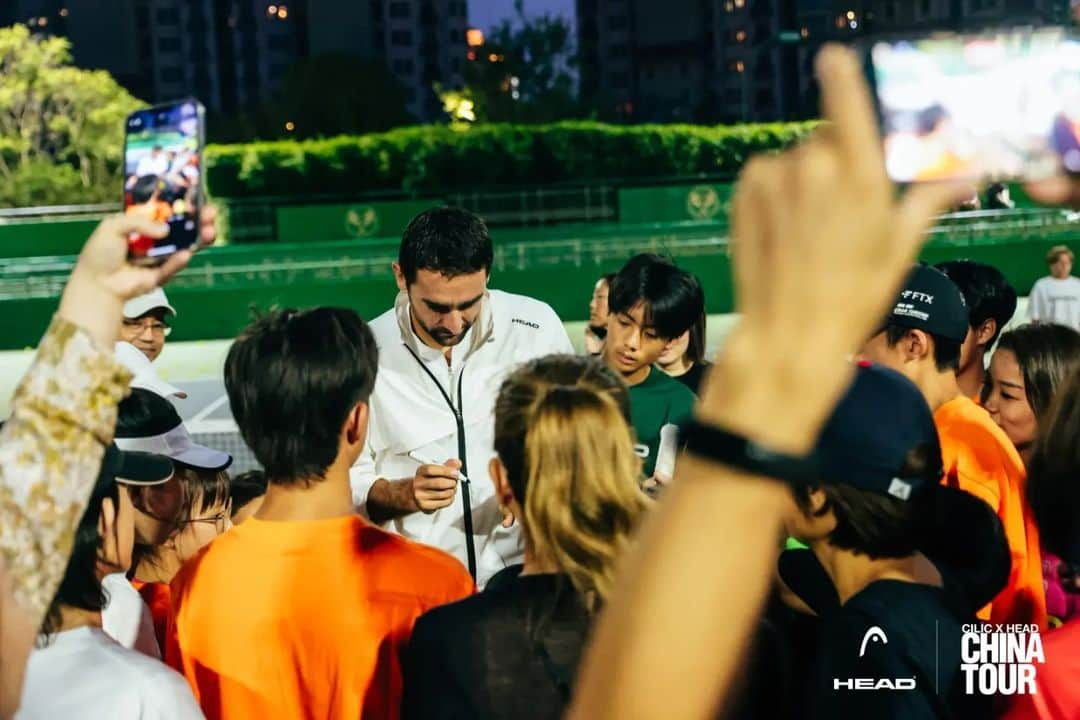 マリン・チリッチさんのインスタグラム写真 - (マリン・チリッチInstagram)「Great hitting session with some future tennis stars at Shanghai Racquet Club 🌟🎾😎⠀ .⠀ .⠀ #teamHead @headtennis_official @headsportswear #tennis #futurechampions #reachforyoursky」10月6日 2時08分 - marincilic