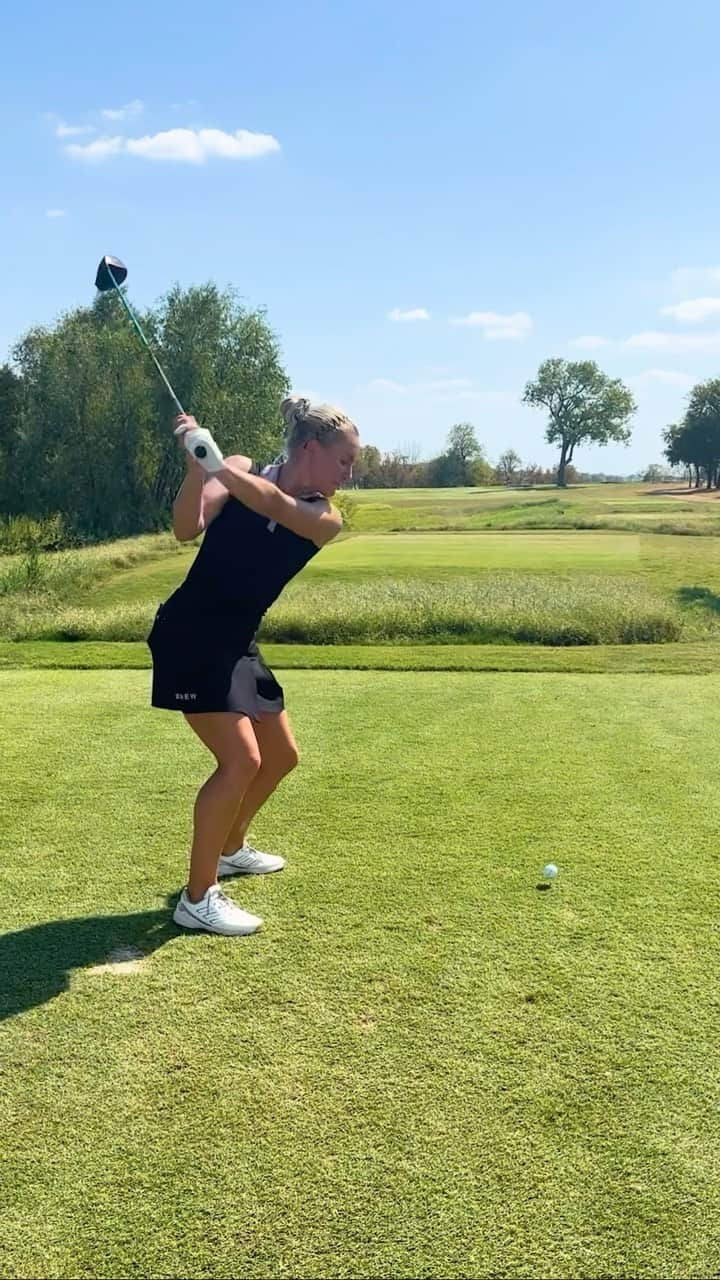 テーラーメイド ゴルフのインスタグラム：「Ready for her title defense. 💪 @charley.hull is dialed in ahead of The Ascendant LPGA. #TeamTaylorMade」