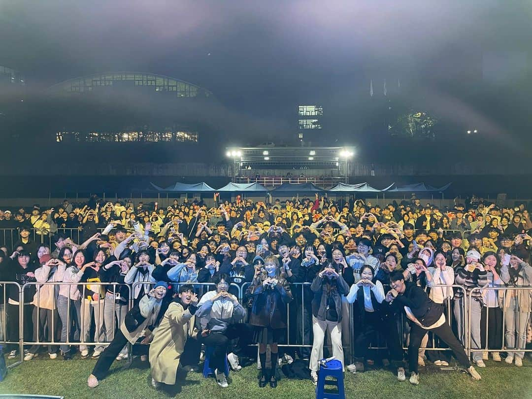 アン・ジヨンのインスタグラム：「에너지 뿜뿜⚡️⚡️ 고마와 #한국관광대 🥰」