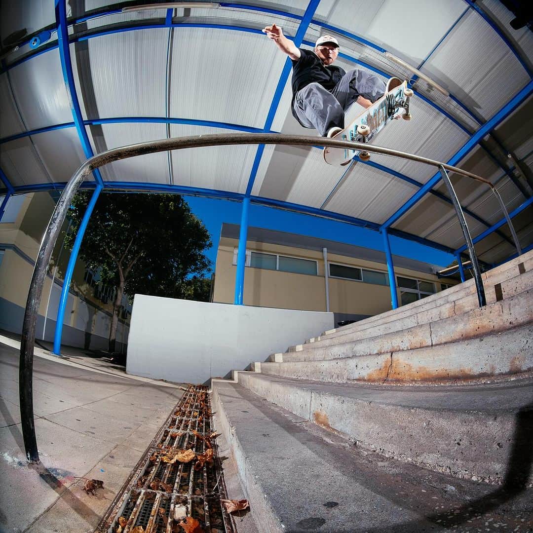 ジェイミー・フォイのインスタグラム：「@jamie_foy fakie 5-0 on Portuguese school premises 🇵🇹   📸 @oliverbarton 🎥 @kevperez」