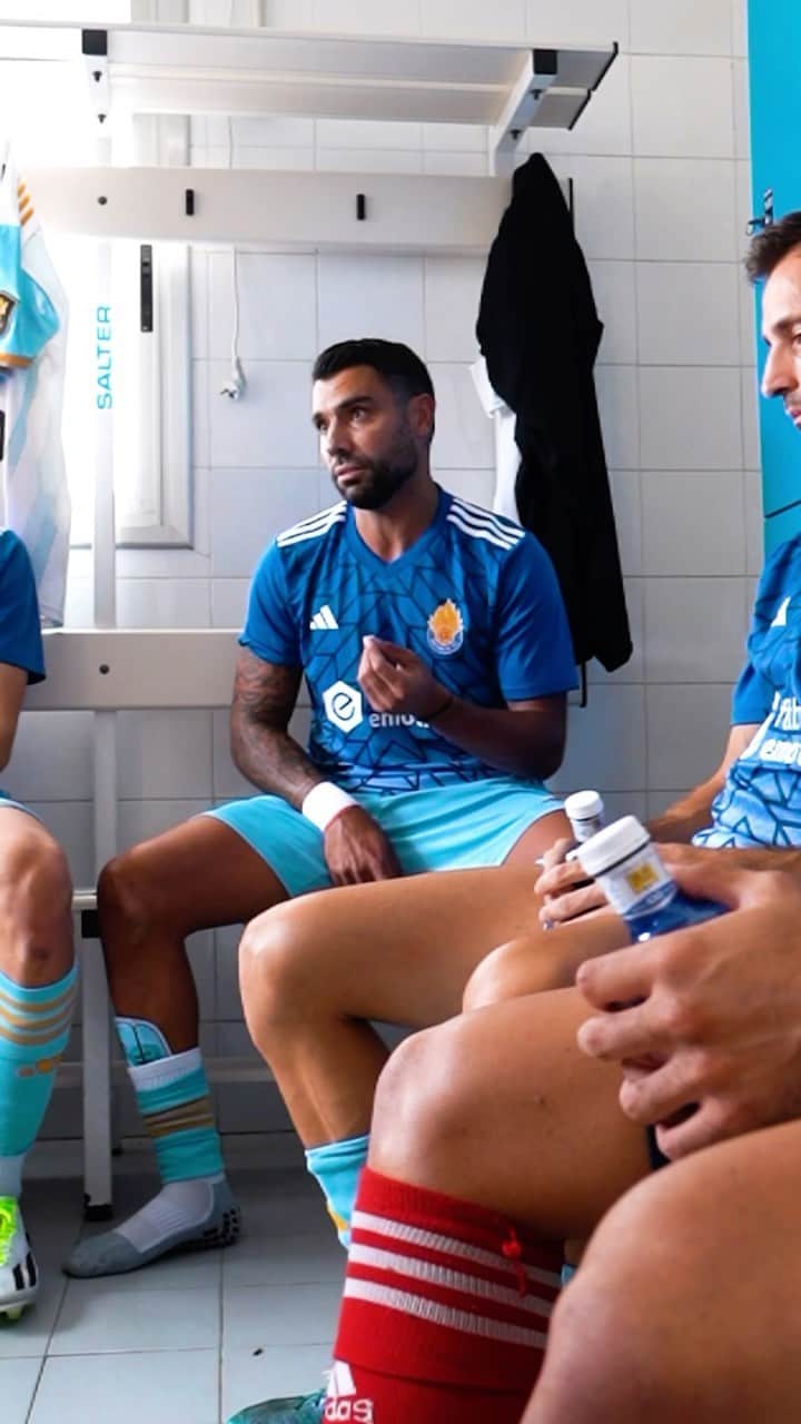 アウグスト・フェルナンデスのインスタグラム：「La emocionante historia de @augusto12fernandez y por qué ha llegado a los Saiyans..🥹🧡💙  La @kingsleague se trata de disfrutar un poquito más del fútbol🧡  #vamossaiyans🧡💙」