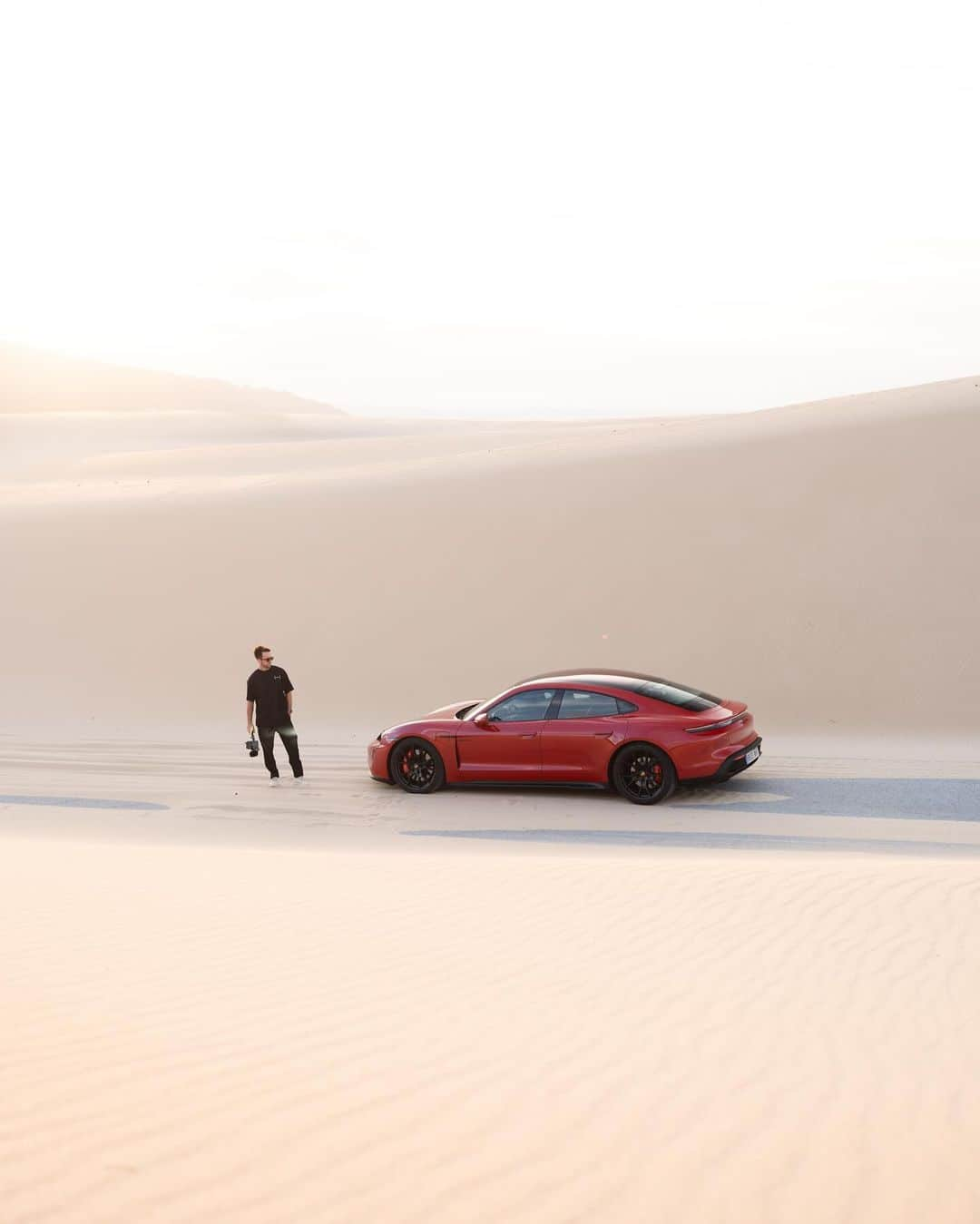 Porscheのインスタグラム：「Hi, I’m Benjamin Ortega, a French filmmaker and director. As an avid traveller and extreme sports aficionado, I'm here in the kite-surfing paradise of Tarifa for a top-secret Porsche project. Here's a hint: pink pig 🌬️. Tune in tomorrow for more...  📸 @oskarbakke  *Closed road. Professional driver* ______ Taycan GTS: Electrical consumption combined in kWh/100 km: 23,3 - 20,4 (WLTP); Range combined in km: 439 - 502 (WLTP), Range City in km: 539 - 621 (WLTP); CO2 emissions combined in g/km: 0 (WLTP) I https://porsche.click/DAT-Leitfaden I Status: 10/2023」