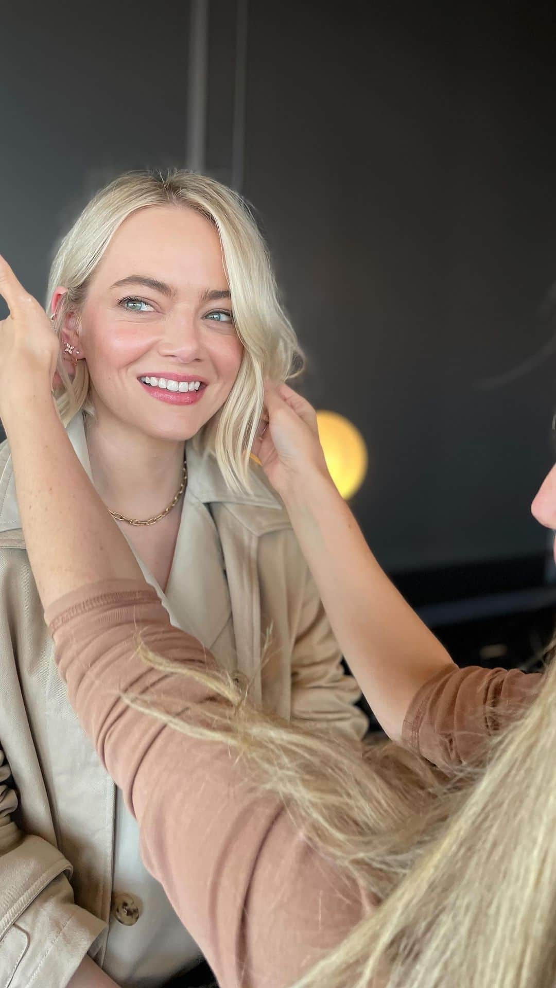 レイチェル・グッドウィンのインスタグラム：「E M I L Y ⚡️ S T O N E  Styling @petraflannery  Hair @mararoszak  ♥️💄 #rachelgoodwinmakeup  #emmastone #NYFF」