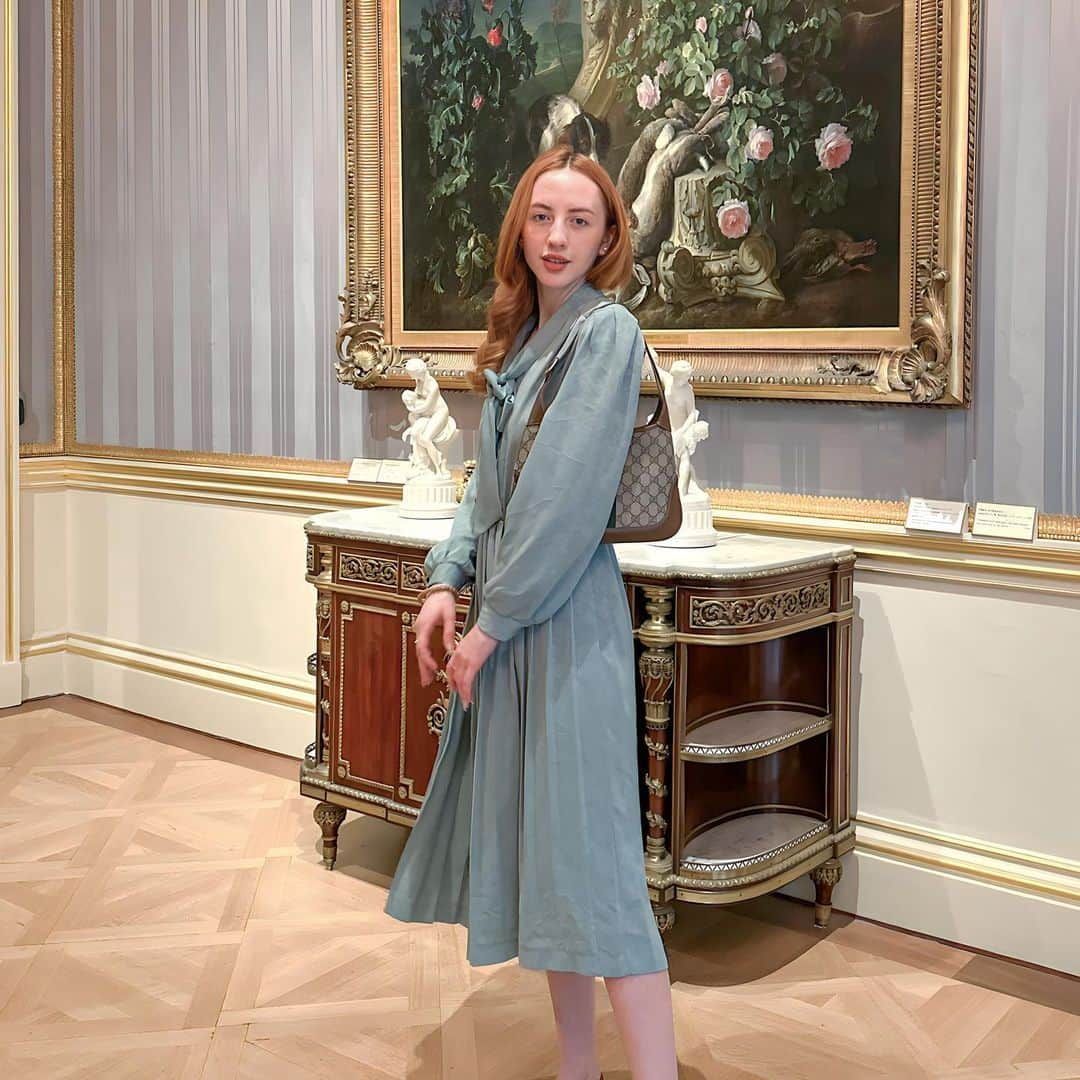 ベッキー・クルーエルさんのインスタグラム写真 - (ベッキー・クルーエルInstagram)「feeling serene in baby green!!!!   this is one of my oldest and most favourite vintage finds… the dress is most likely 80s and has a really sweet woven fabric! paired with a classic bag it is comfortable and elegant for many occasions 🥰  from a day exploring @wallacemuseum with @hellomissjordan 🌹」10月6日 2時37分 - beckiicruel