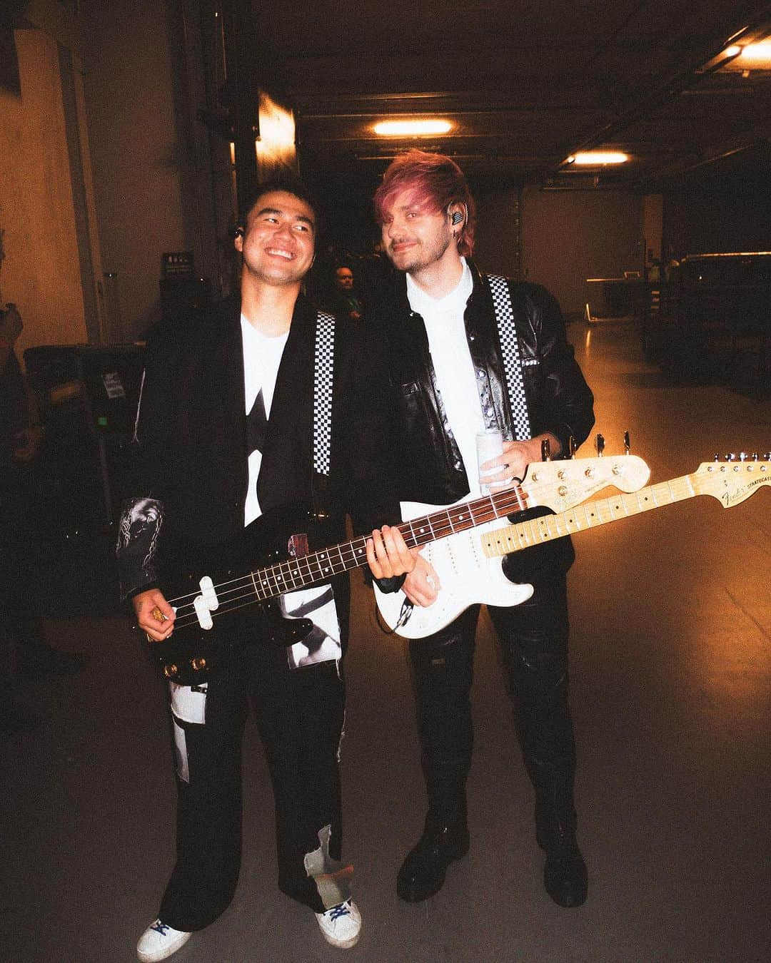 5 Seconds of Summerさんのインスタグラム写真 - (5 Seconds of SummerInstagram)「6 shows left. O2 in London tonight. Thank you Europe for your incredible hospitality so far.」10月6日 2時57分 - 5sos