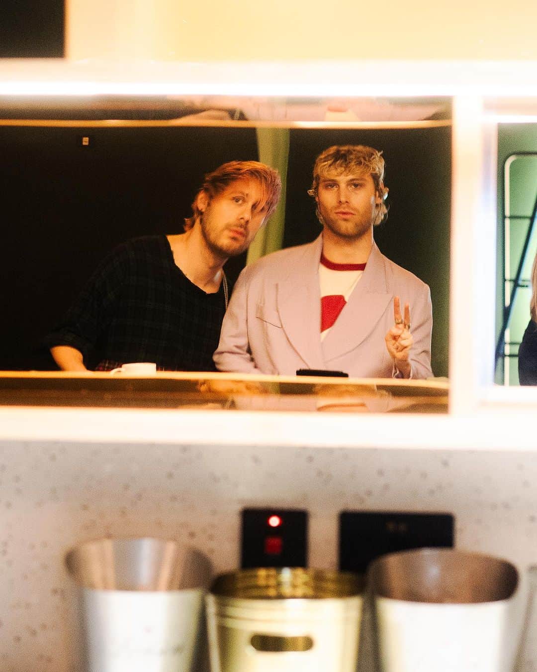 5 Seconds of Summerさんのインスタグラム写真 - (5 Seconds of SummerInstagram)「6 shows left. O2 in London tonight. Thank you Europe for your incredible hospitality so far.」10月6日 2時57分 - 5sos