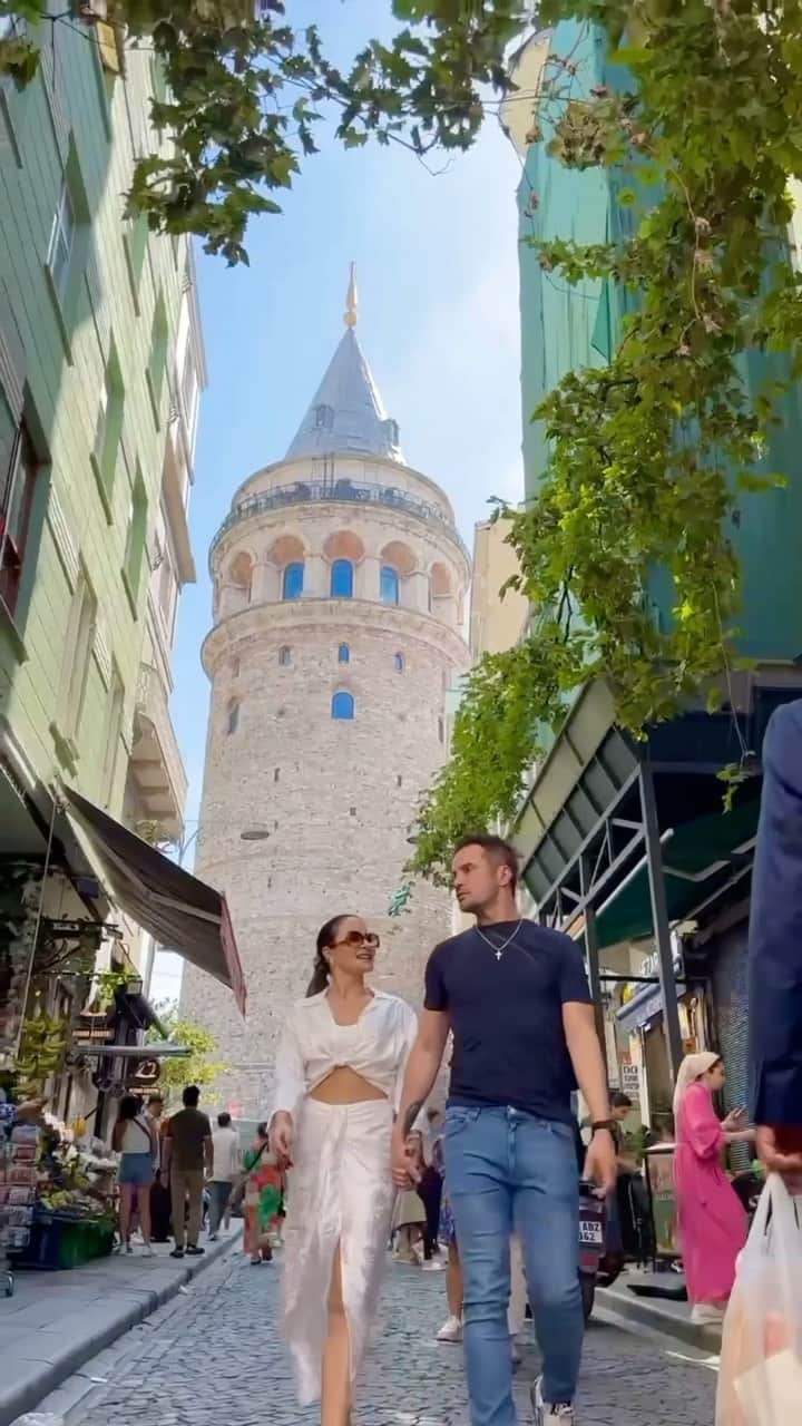 アレッサンドロ・ローザ・ヴィエイラのインスタグラム：「Uma dica de viagem 🇹🇷 👆🏻  Thank you for the amazing experience @turkishairlines your are the best!!! I’ll be back soon ✈️ 🇹🇷 #instanbul #instambul #turquia #türkiye   Obrigado pela experiência maravilhosa @turkishairlines , realmente o serviço de vocês é incrível! Até a próxima!」