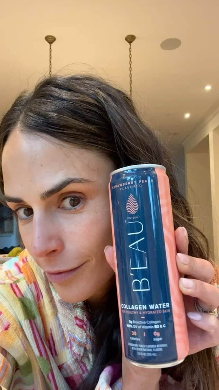 ジョーダナ・ブリュースターのインスタグラム：「If you haven’t tried this yet, you need to @drinkbeau #beaupartner #ad」