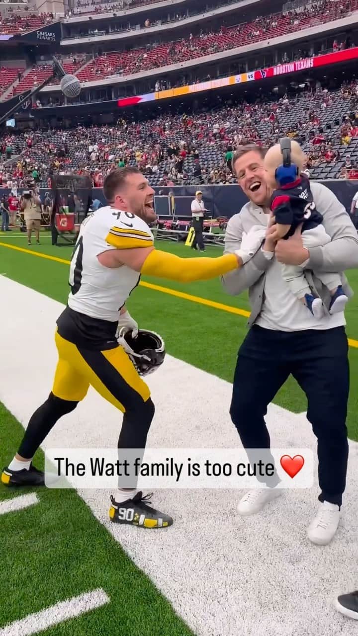NFLのインスタグラム：「The Watt brothers with @jjwatt’s son Koa might be the cutest thing you see all day 🥹  (via @amypalcic)」