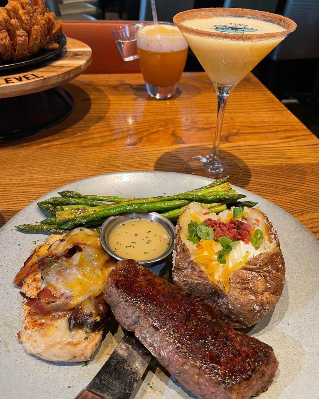 Outback Steakhouseのインスタグラム：「NEW Steak ‘N Mate Combo - Sirloin & Alice Springs Chicken. 😋 You’re welcome.」