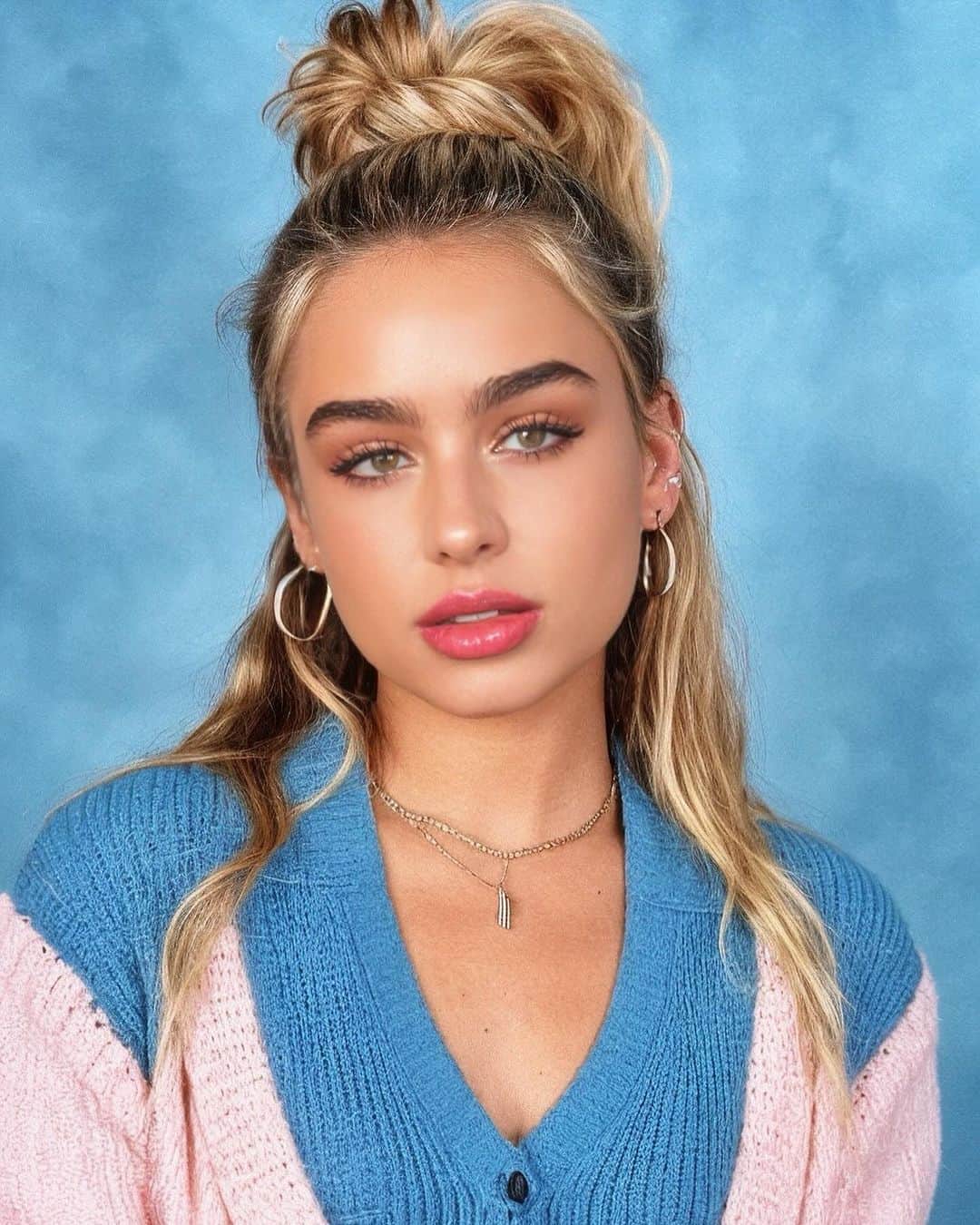 Sommer Rayさんのインスタグラム写真 - (Sommer RayInstagram)「thank goodness for ai, i’ve always wanted yearbook pics 😂」10月6日 3時41分 - sommerray