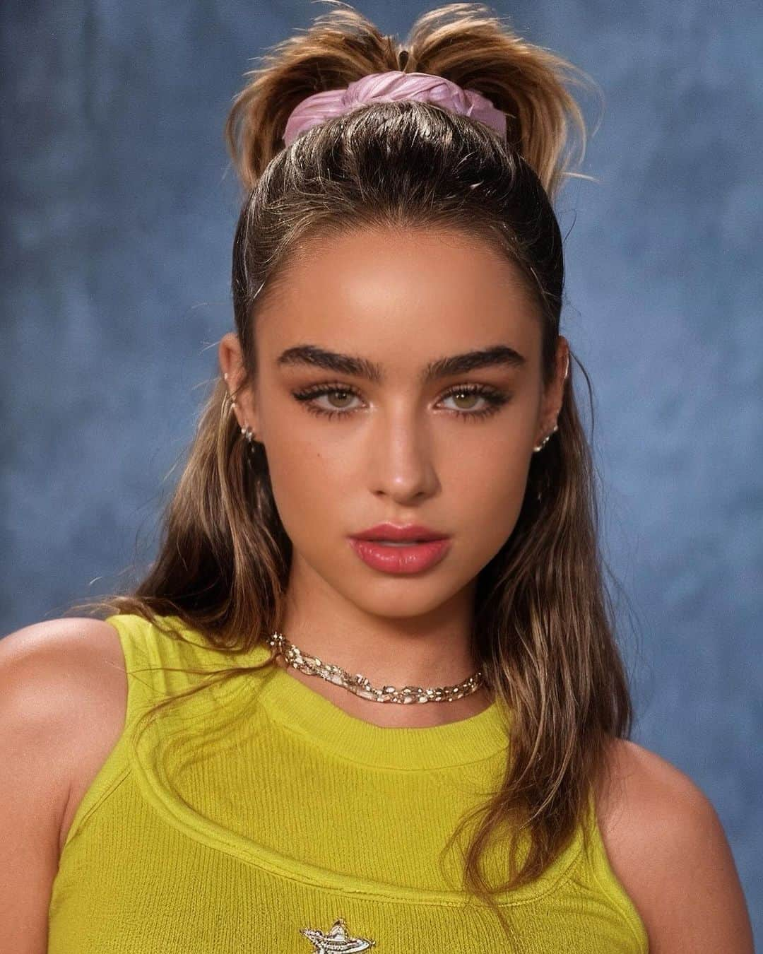 Sommer Rayさんのインスタグラム写真 - (Sommer RayInstagram)「thank goodness for ai, i’ve always wanted yearbook pics 😂」10月6日 3時41分 - sommerray