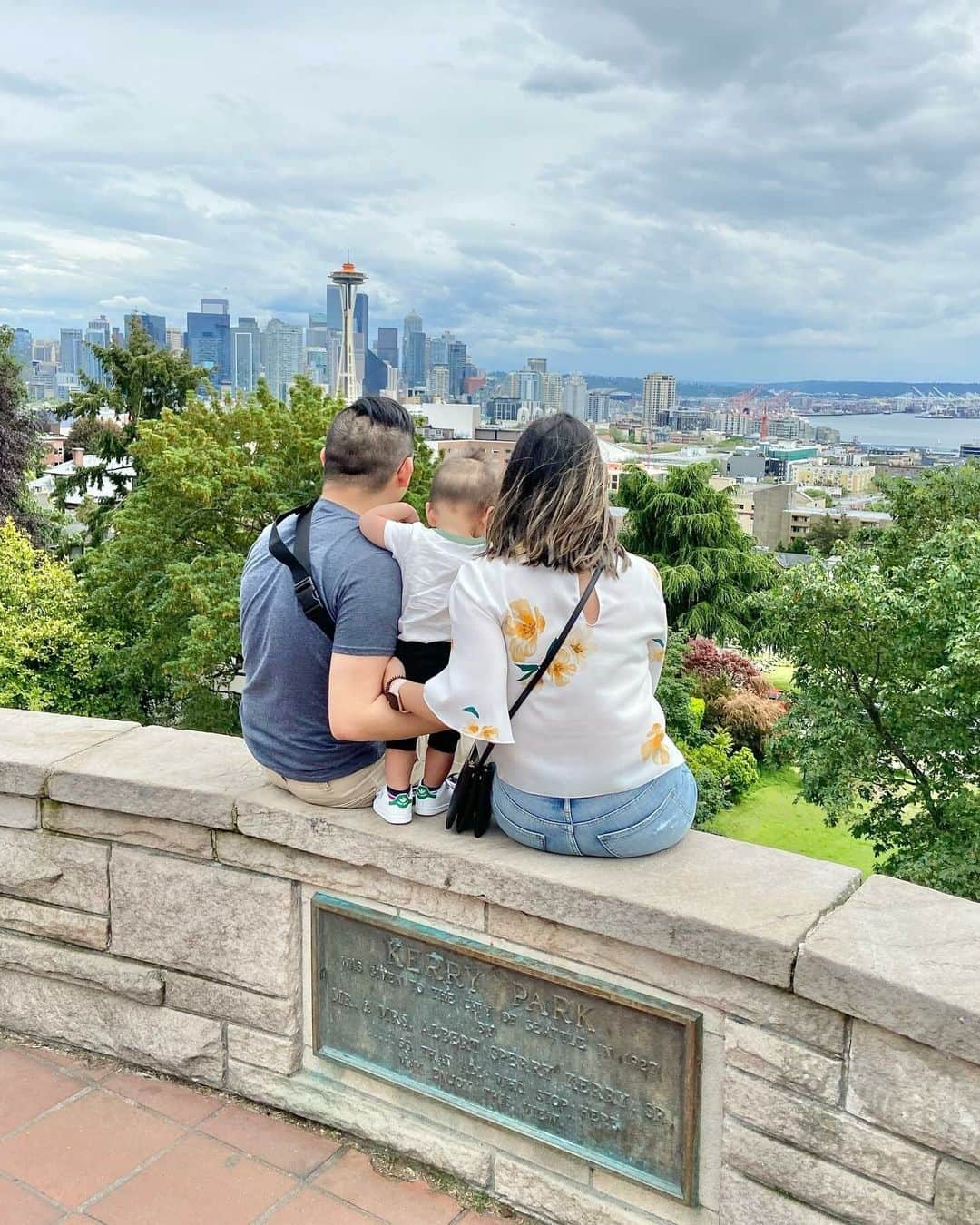 デルタ航空のインスタグラム：「Family with a side of views ❤️ ⁣ ⁣ Photo: @gabes.mama」