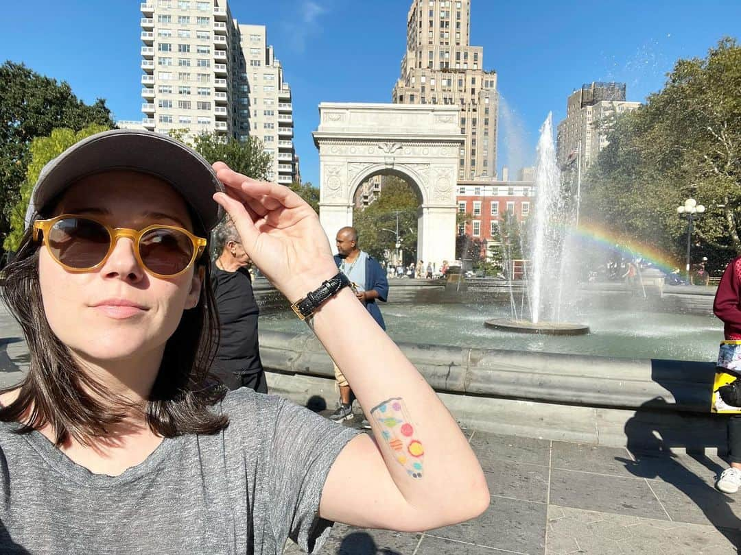 シャノン・ウッドワードさんのインスタグラム写真 - (シャノン・ウッドワードInstagram)「fountain pride」10月6日 3時58分 - shannonwoodward