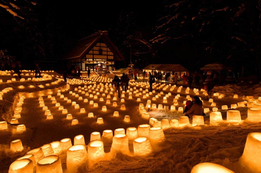 日本の国立公園のインスタグラム：「Jozankei Shrine lights up with snow candles in January ❄️🕯  Each winter, the hotels and traditional Japanese inns of Jozankei Onsen in Hokkaido’s Shikotsu-Toya National Park make a multitude of  snow candles by hand and display them at the Jozankei Shrine for an event called Yukitouro, a winter tradition that started in 2011 and has attracted many repeat visitors ever since. 😍💯  This year, the candles will all be lit up at once at the Jozankei Shrine between the hours of 6:00 pm and 9:00 pm from January 27-February 3, 2024. Beyond the snow candle area, visitors can find the mysterious Prayer Forest, where light and images naturally merge. Look out for snow bunnies and other whimsical creatures climbing the poles laced with white lights. Please watch your step as the snow candle path and forest route can get very slippery. 🐰💡   Don’t miss a delightful winter scene illuminated by the magical snow candles at Jozankei Shrine. 📸⛄️   📍 Jozankei Shrine, Hokkaido  📸 Snow lanterns of Jozankei Shrine  #NationalParksJP #ShikotsuToyaNationalPark #JozankeiShrine #Hokkaido #SnowLanterns #ForestWalks #JozankeiOnsen #WinterWalks #WinterTrip #JapanTravel #Japan #Travel #Tourism #ExploreJapan #DiscoverJapan #VisitJapan #日本 #国立公園」