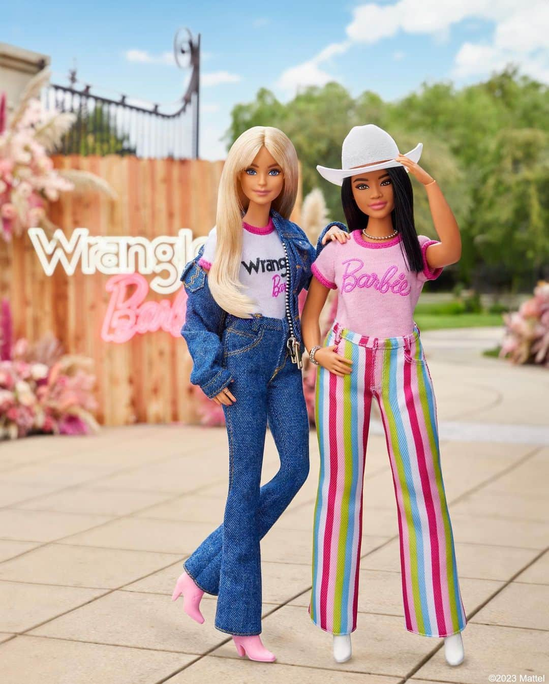 バービーのインスタグラム：「Dreaming in denim. 💗 Celebrating the launch of the Barbie x @Wrangler collection in timeless, western style. Shop the full collection at the link in bio! #WranglerxBarbie #barbie #barbiestyle」