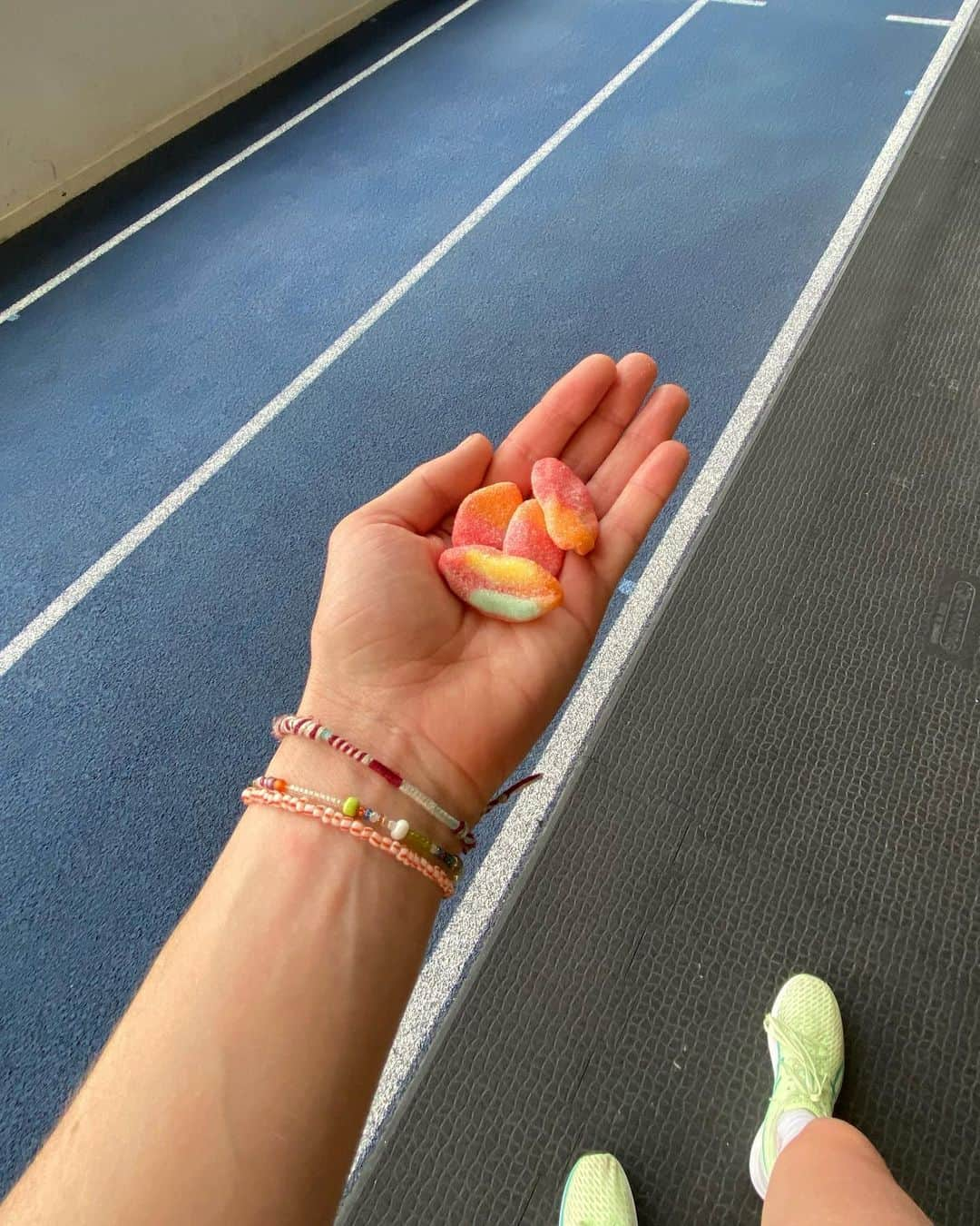 Anna Grimaldiさんのインスタグラム写真 - (Anna GrimaldiInstagram)「The sky’s pov vs my pov + some training essentials ☁️」10月6日 13時31分 - annakategrimaldi